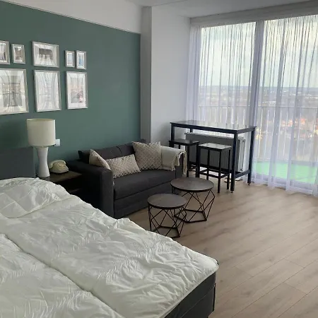 Sky Apartment Im Hotelturm Аугсбург Экстерьер фото