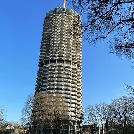 Sky Apartment Im Hotelturm Аугсбург Экстерьер фото